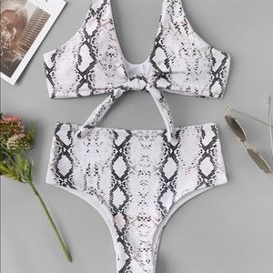 NWT | SHEIN snakeskin bikini size large!